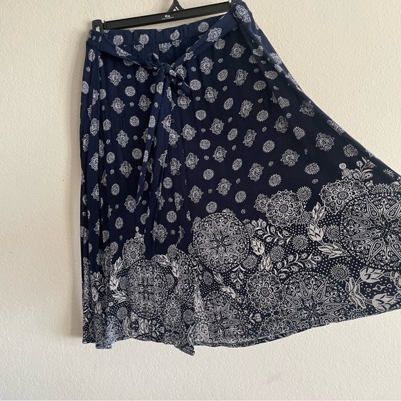 Westport woman’s Navy Blue Patterned Skirt size XL modest pull on flowy summer - Picture 4 of 7